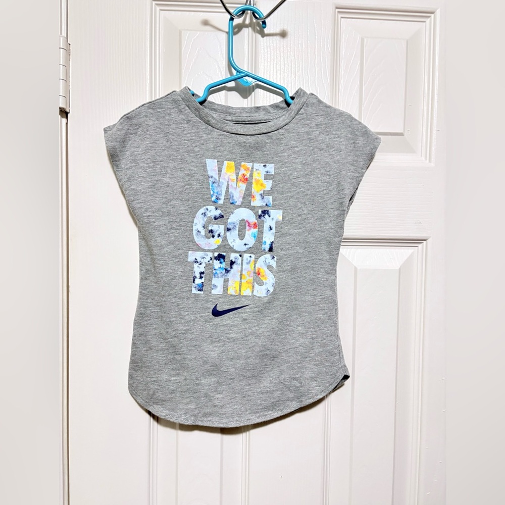 Nike Grey Short-Sleeve 'We Got This' Floral Graphic Tee/ Size: 3-4 years old
